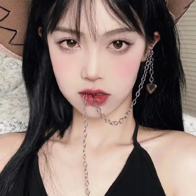 恶魔是一个女人 海报